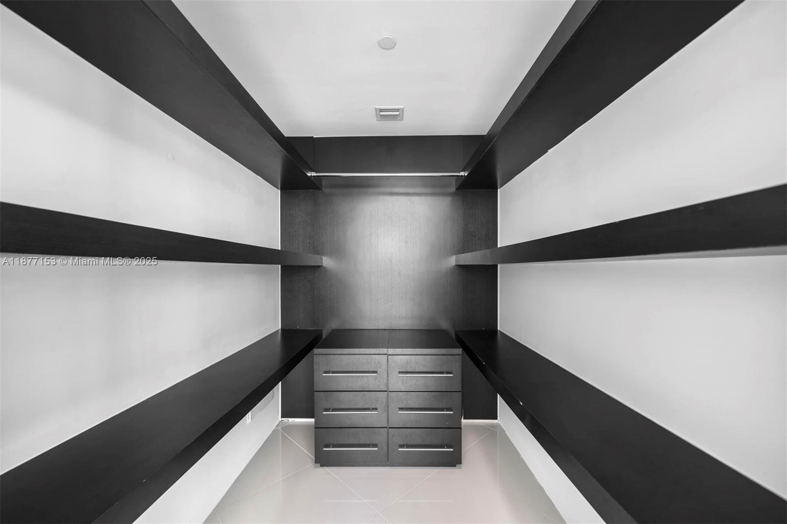 888 Biscayne Blvd #3710, Miami FL 33132