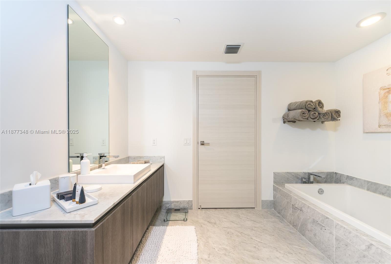 801 S Miami Ave #4302, Miami FL 33130
