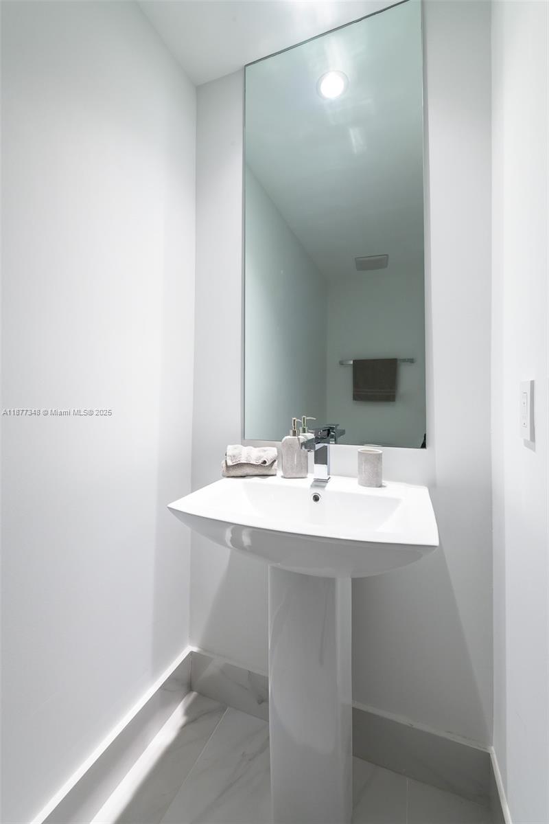 801 S Miami Ave #4302, Miami FL 33130