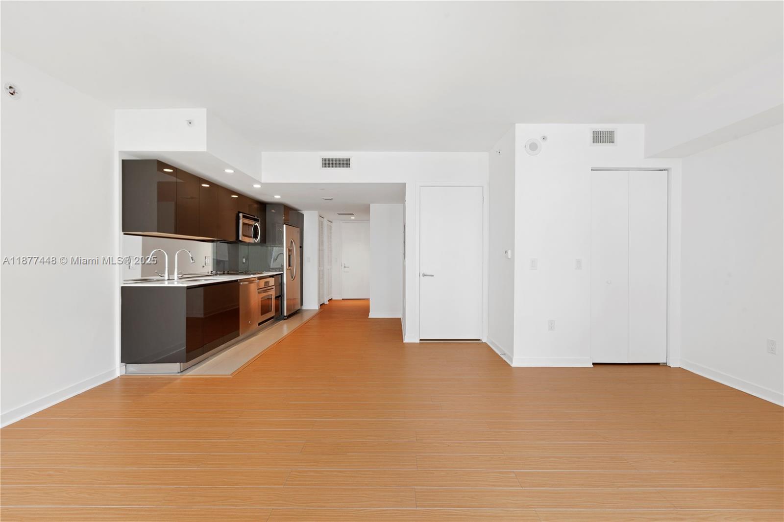 31 SE 6th St #705, Miami FL 33131