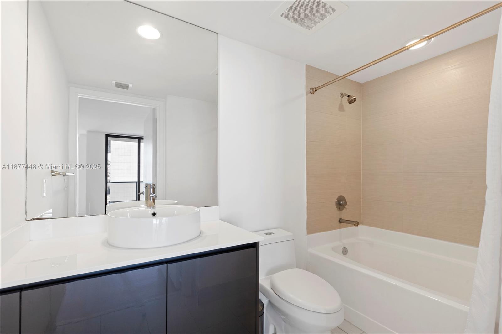 31 SE 6th St #705, Miami FL 33131