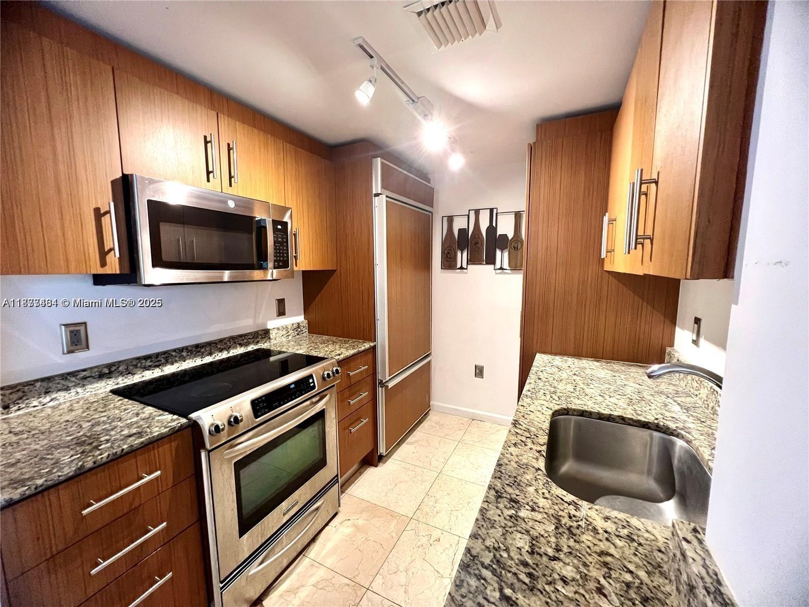 10275 Collins Ave #323, Bal Harbour FL 33154