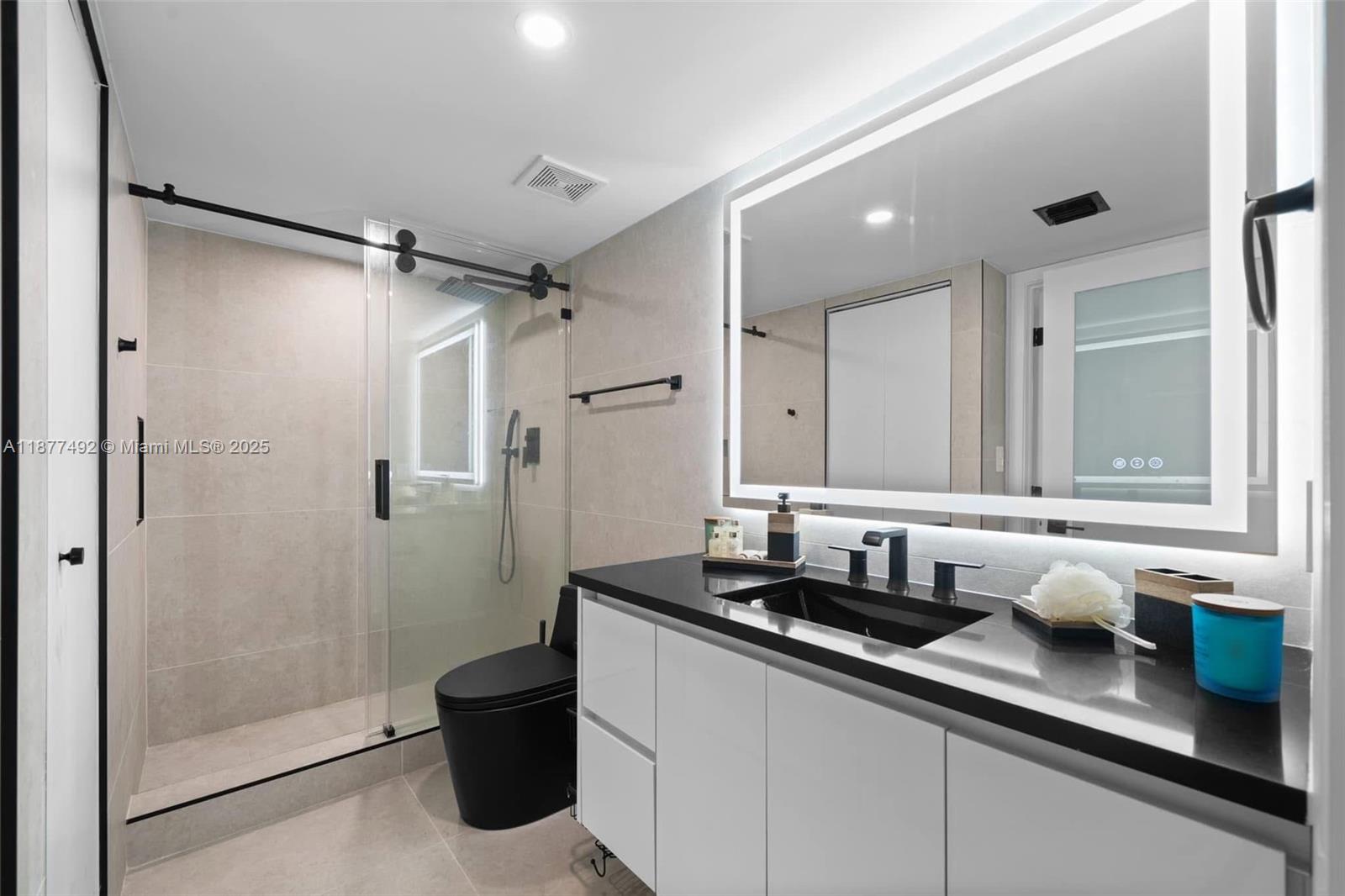 1200 Brickell Bay Dr #2812, Miami FL 33131