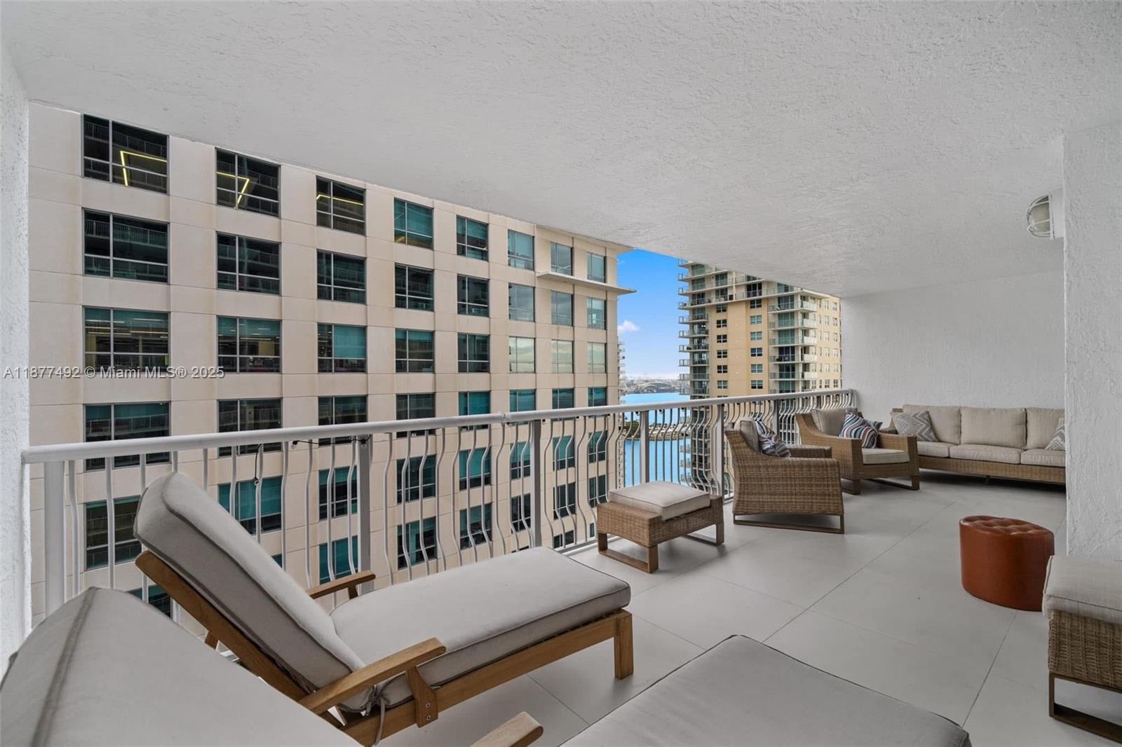1200 Brickell Bay Dr #2812, Miami FL 33131