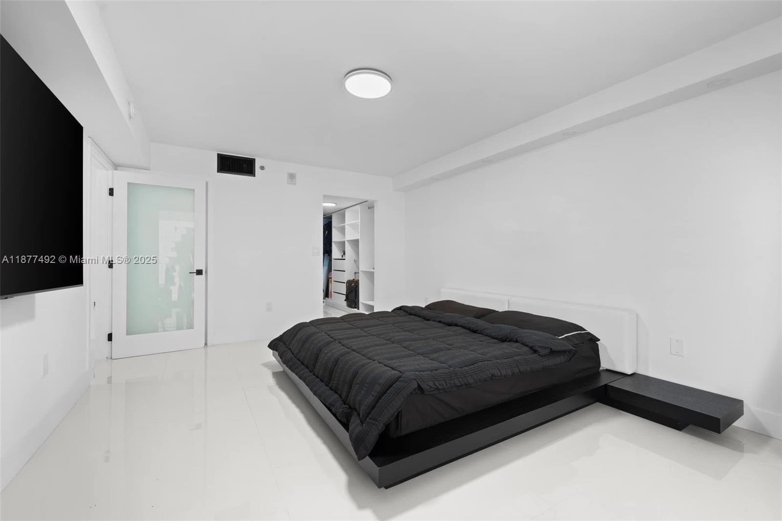 1200 Brickell Bay Dr #2812, Miami FL 33131