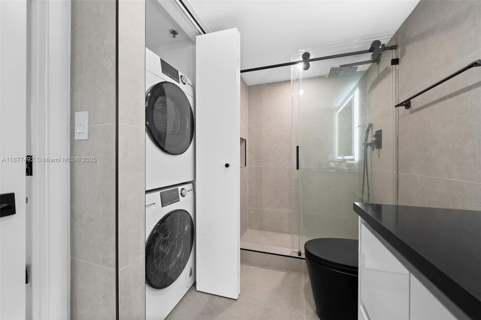 1200 Brickell Bay Dr #2812, Miami FL 33131