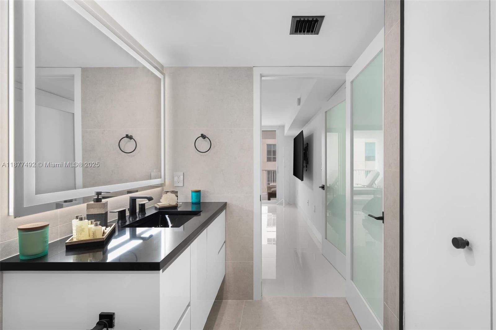 1200 Brickell Bay Dr #2812, Miami FL 33131