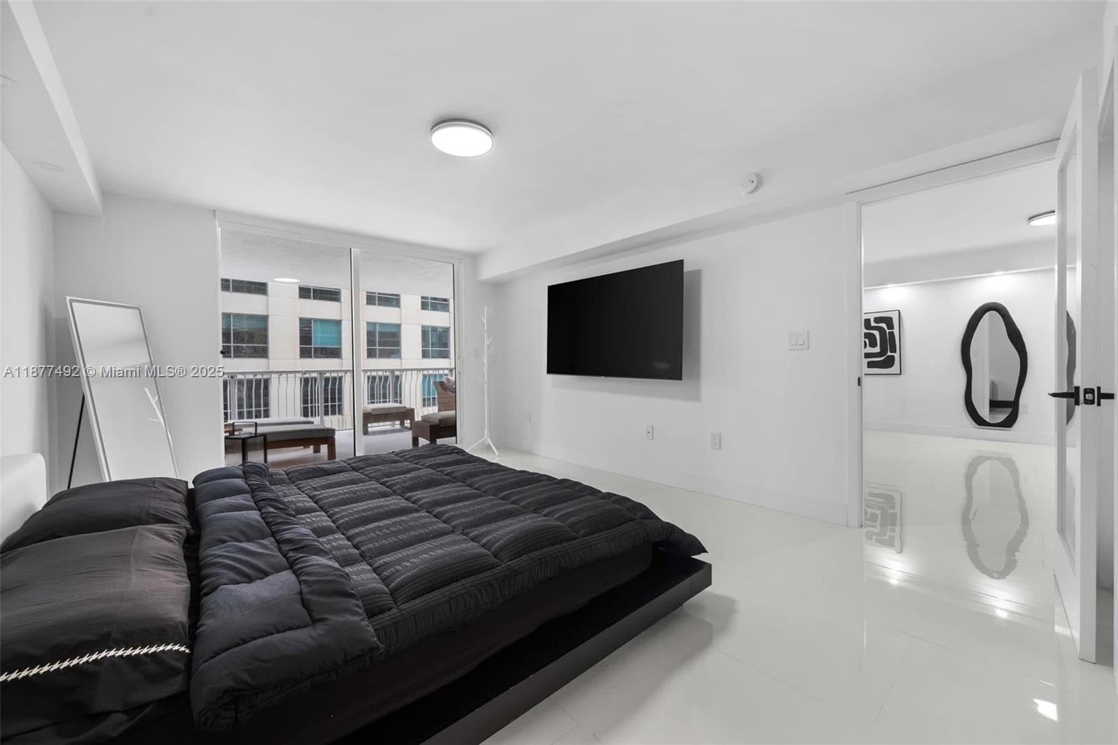 1200 Brickell Bay Dr #2812, Miami FL 33131