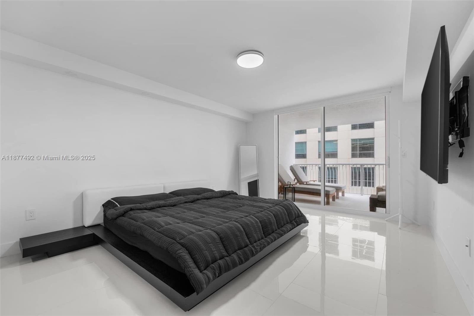 1200 Brickell Bay Dr #2812, Miami FL 33131