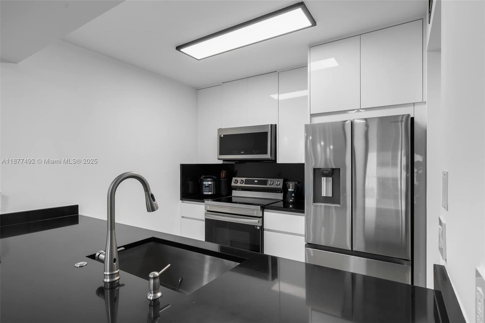 1200 Brickell Bay Dr #2812, Miami FL 33131