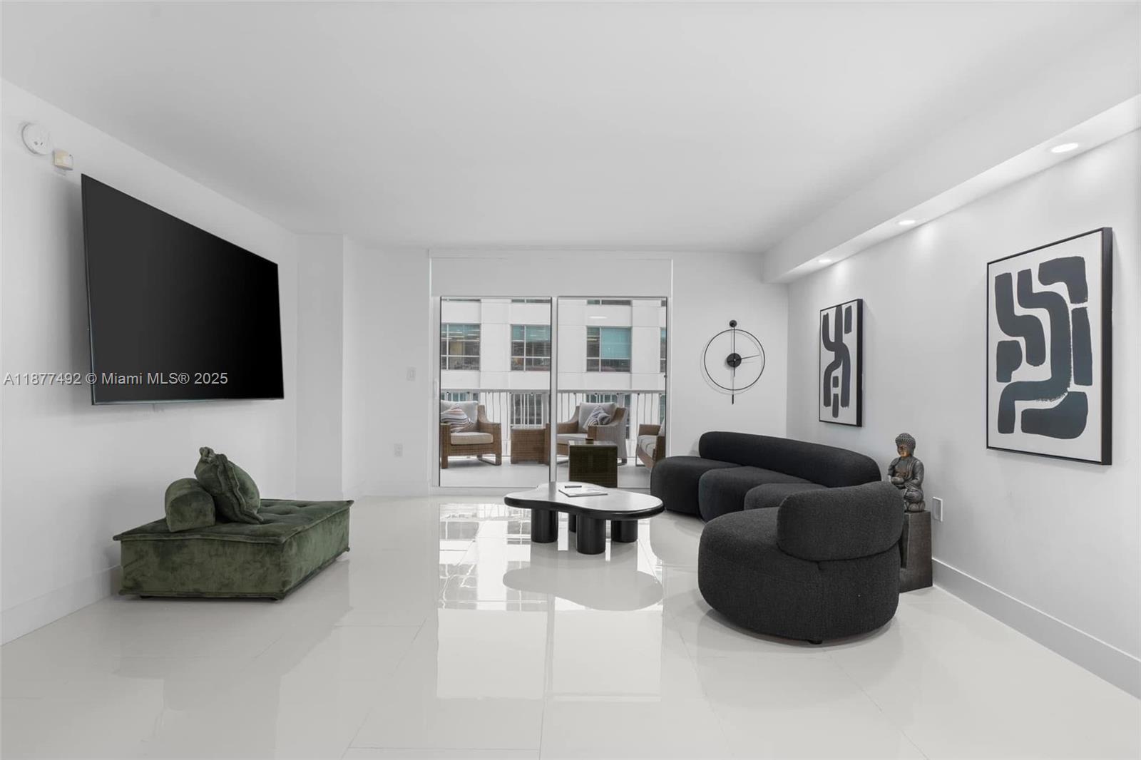 1200 Brickell Bay Dr #2812, Miami FL 33131