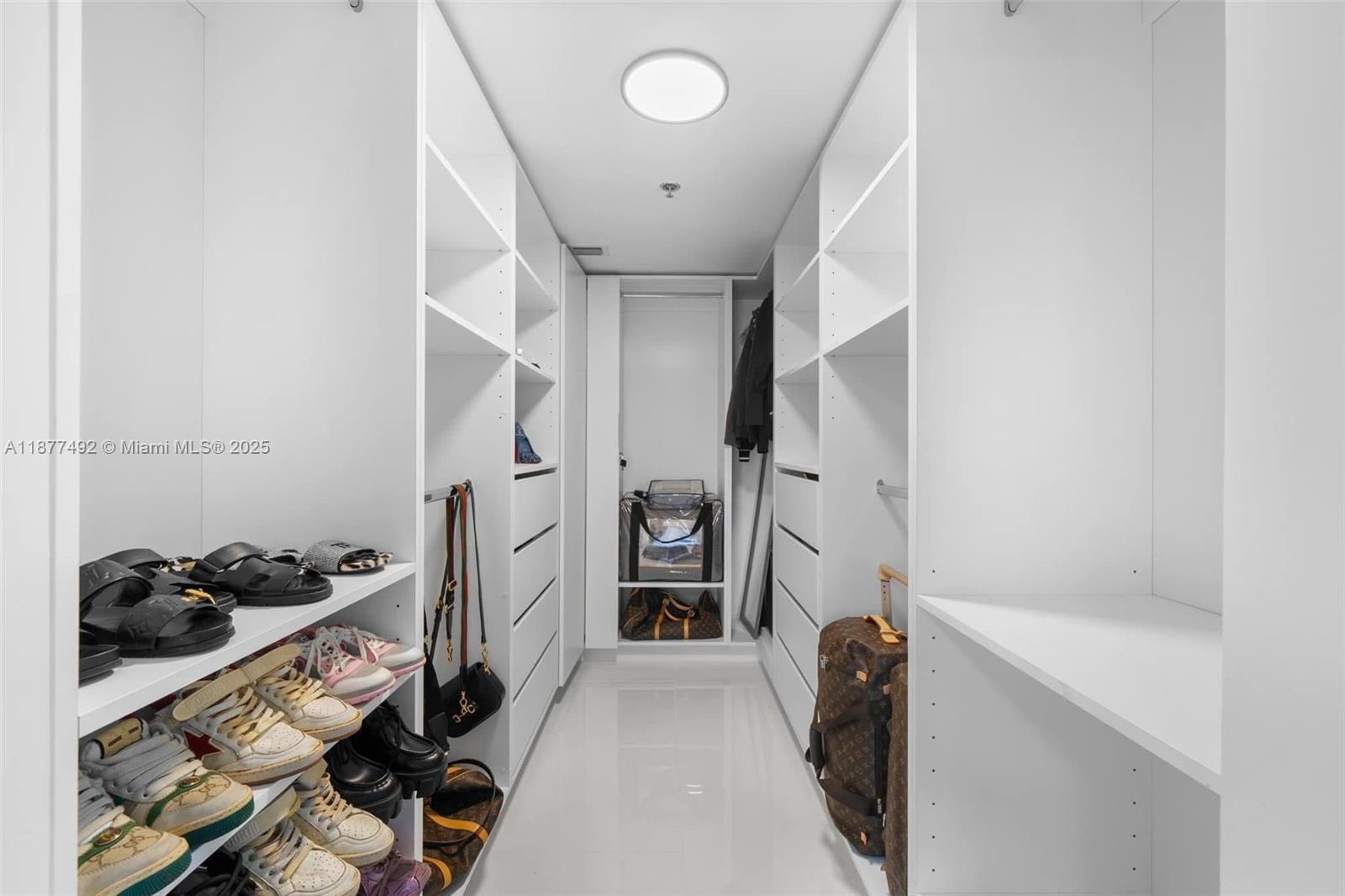 1200 Brickell Bay Dr #2812, Miami FL 33131