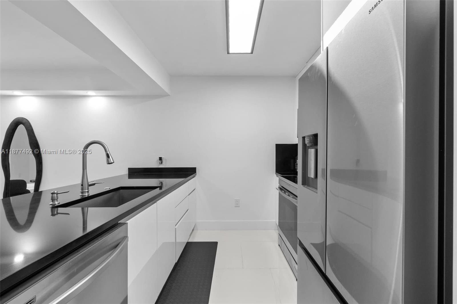 1200 Brickell Bay Dr #2812, Miami FL 33131