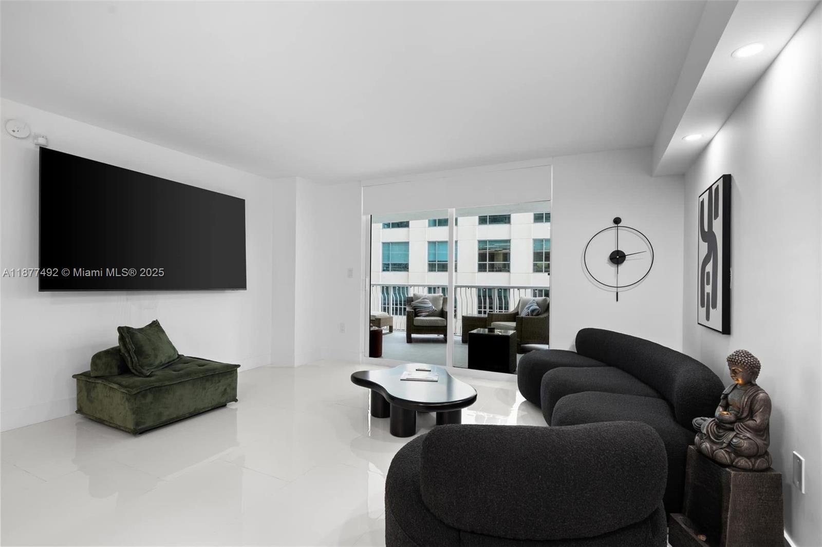 1200 Brickell Bay Dr #2812, Miami FL 33131