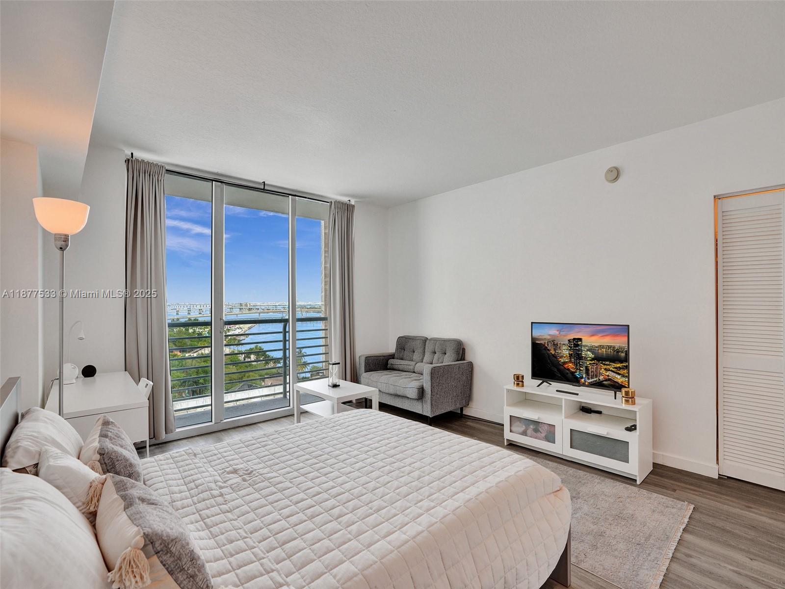 325 S Biscayne Blvd #1520, Miami FL 33131