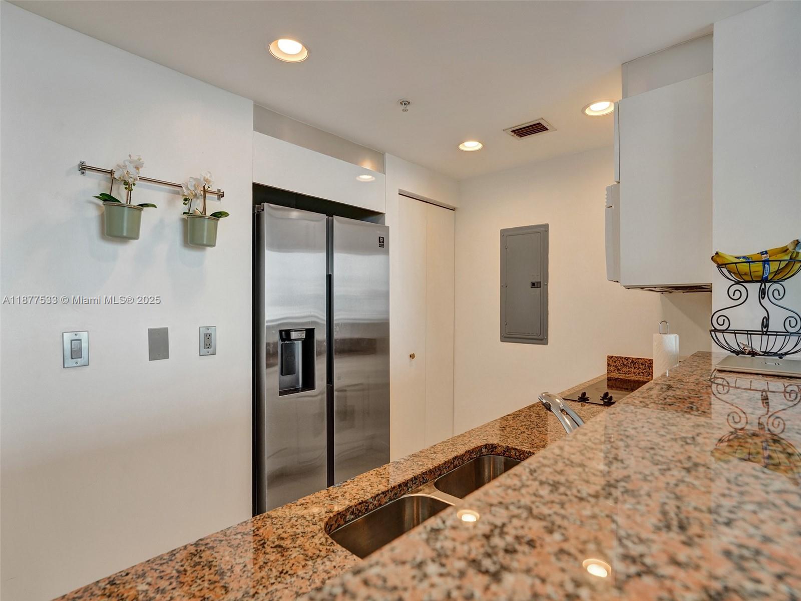 325 S Biscayne Blvd #1520, Miami FL 33131
