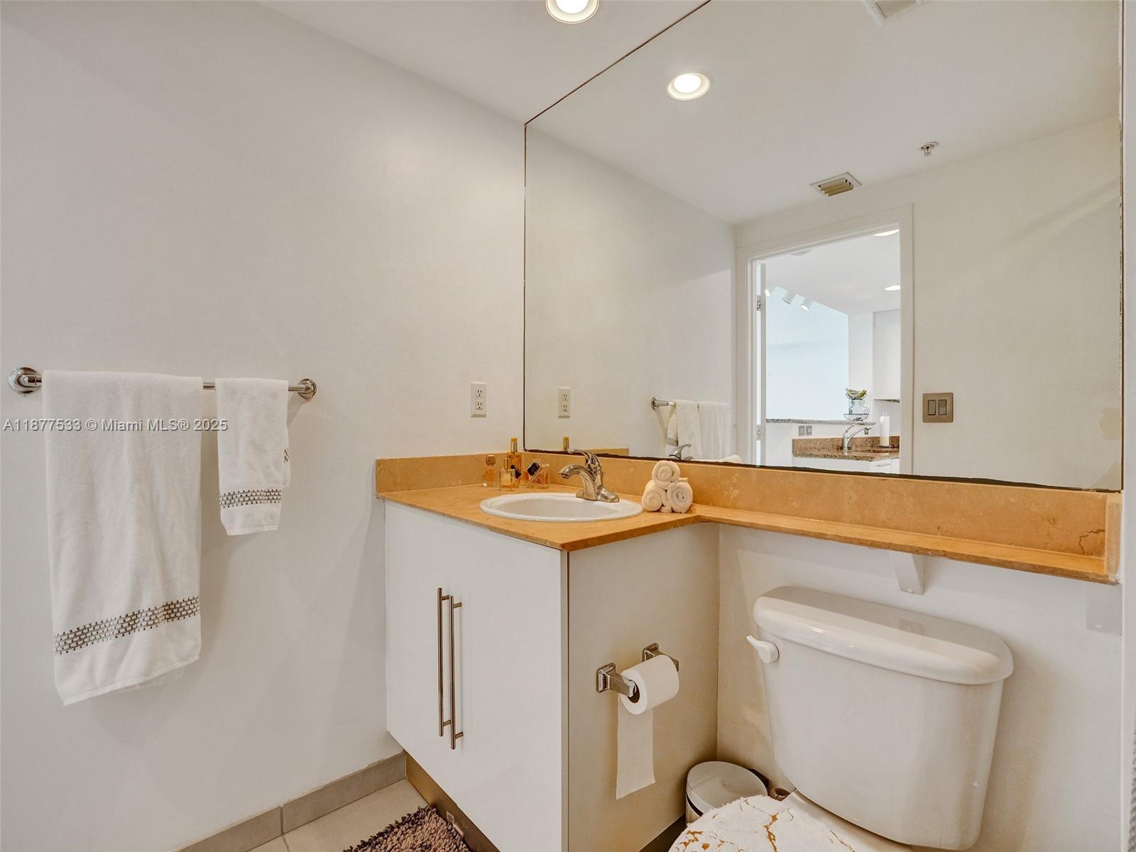 325 S Biscayne Blvd #1520, Miami FL 33131