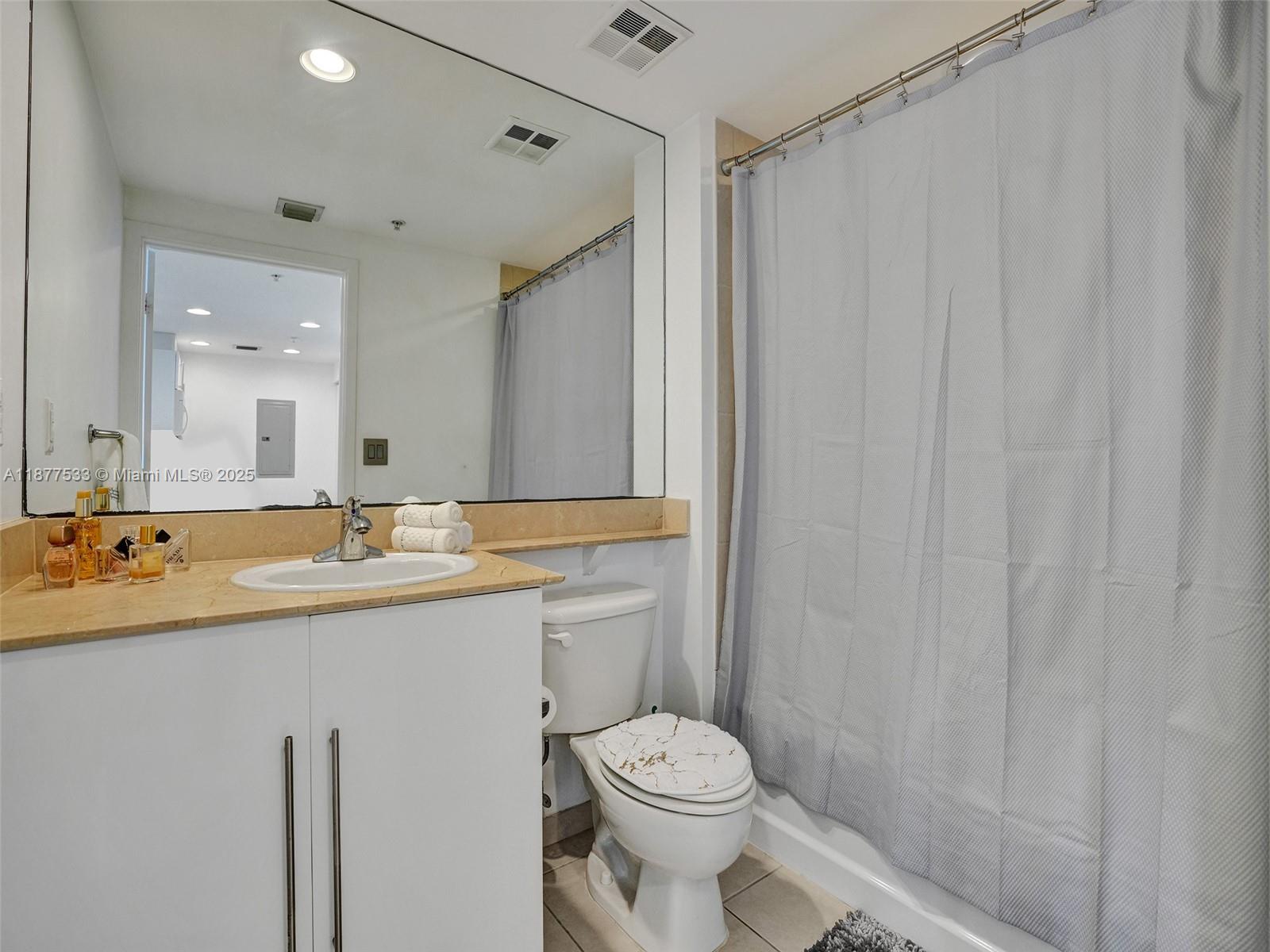 325 S Biscayne Blvd #1520, Miami FL 33131