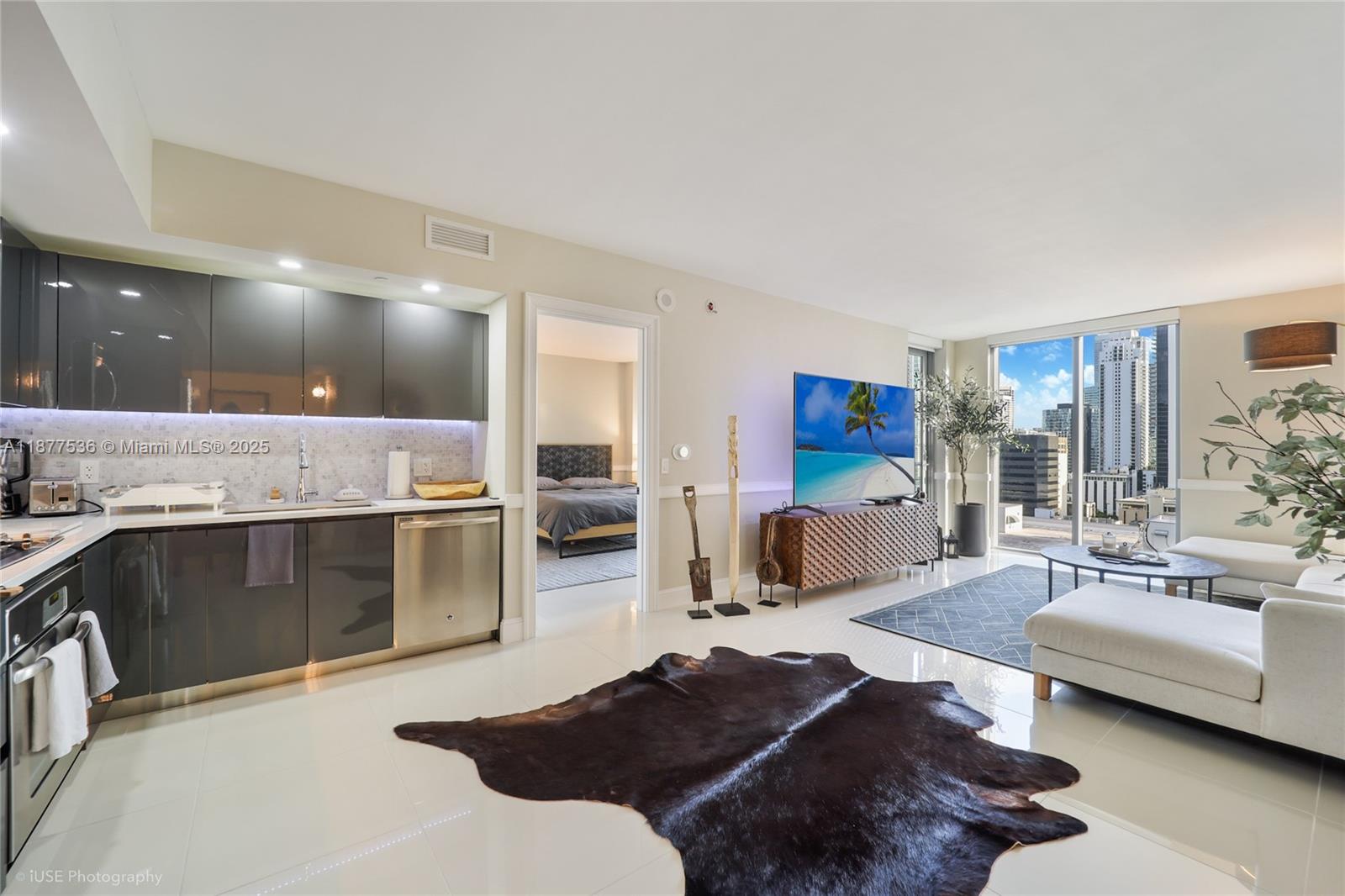31 SE 6th St #2207, Miami FL 33131