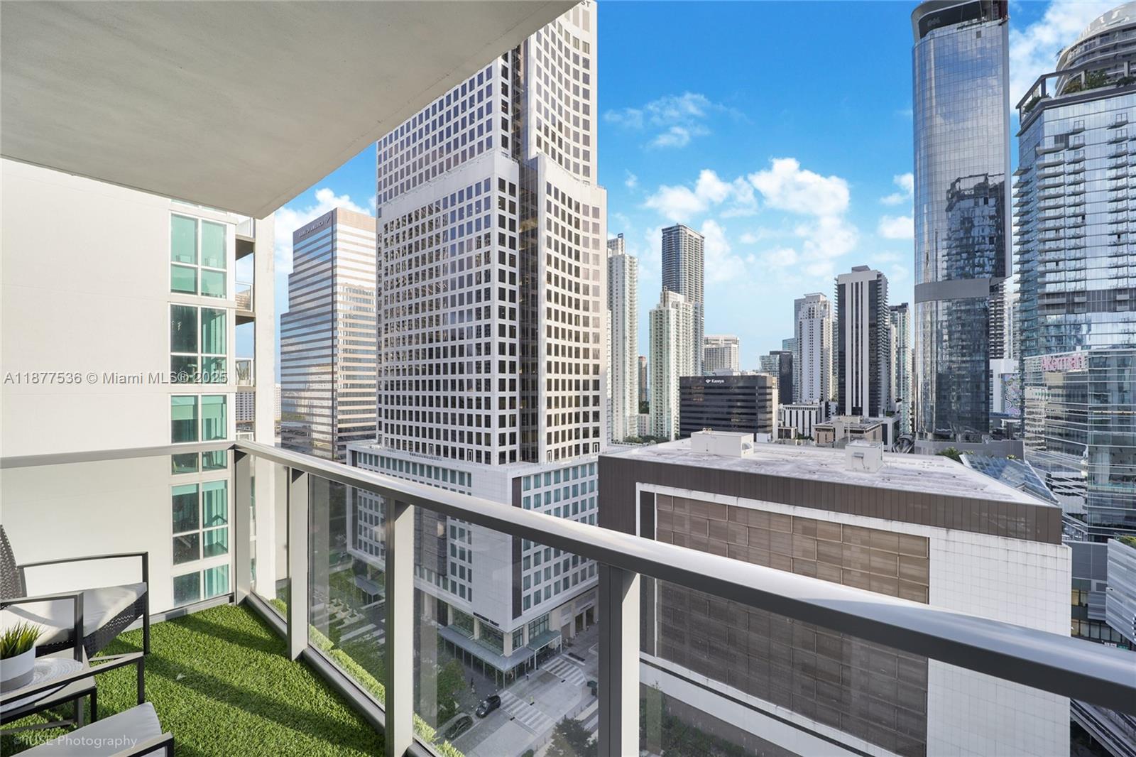 31 SE 6th St #2207, Miami FL 33131