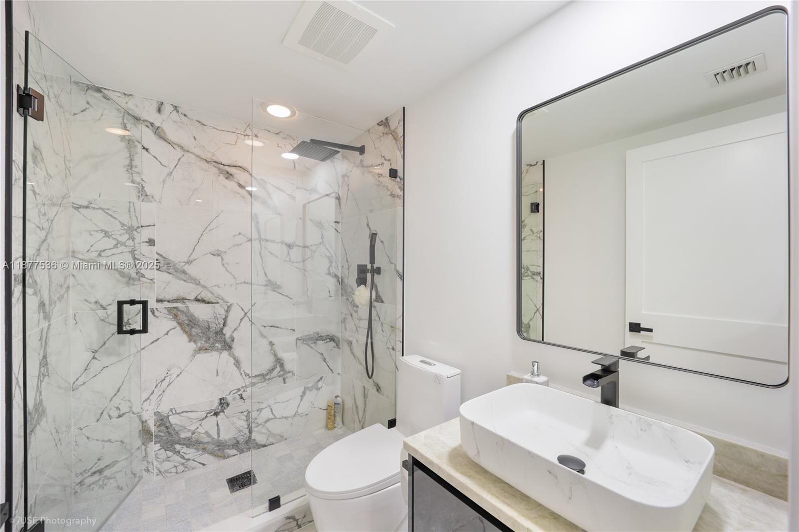 31 SE 6th St #2207, Miami FL 33131