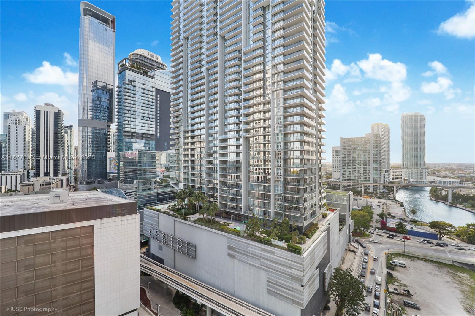 31 SE 6th St #2207, Miami FL 33131