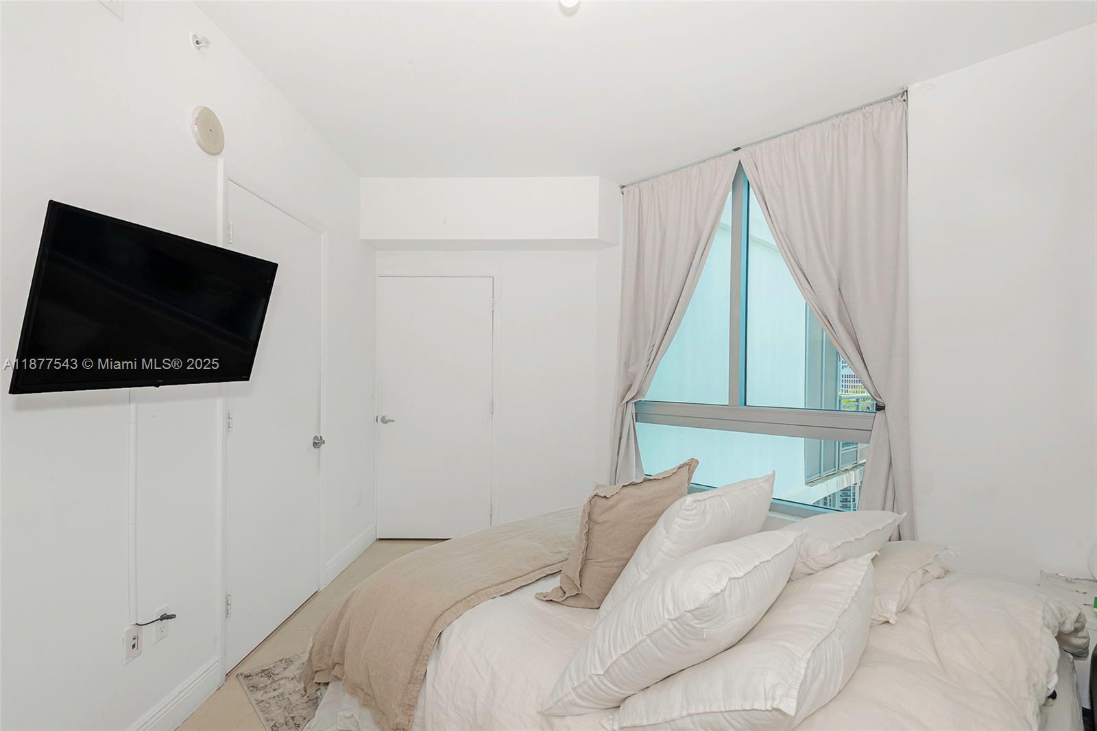 350 S Miami Ave #3508, Miami FL 33130