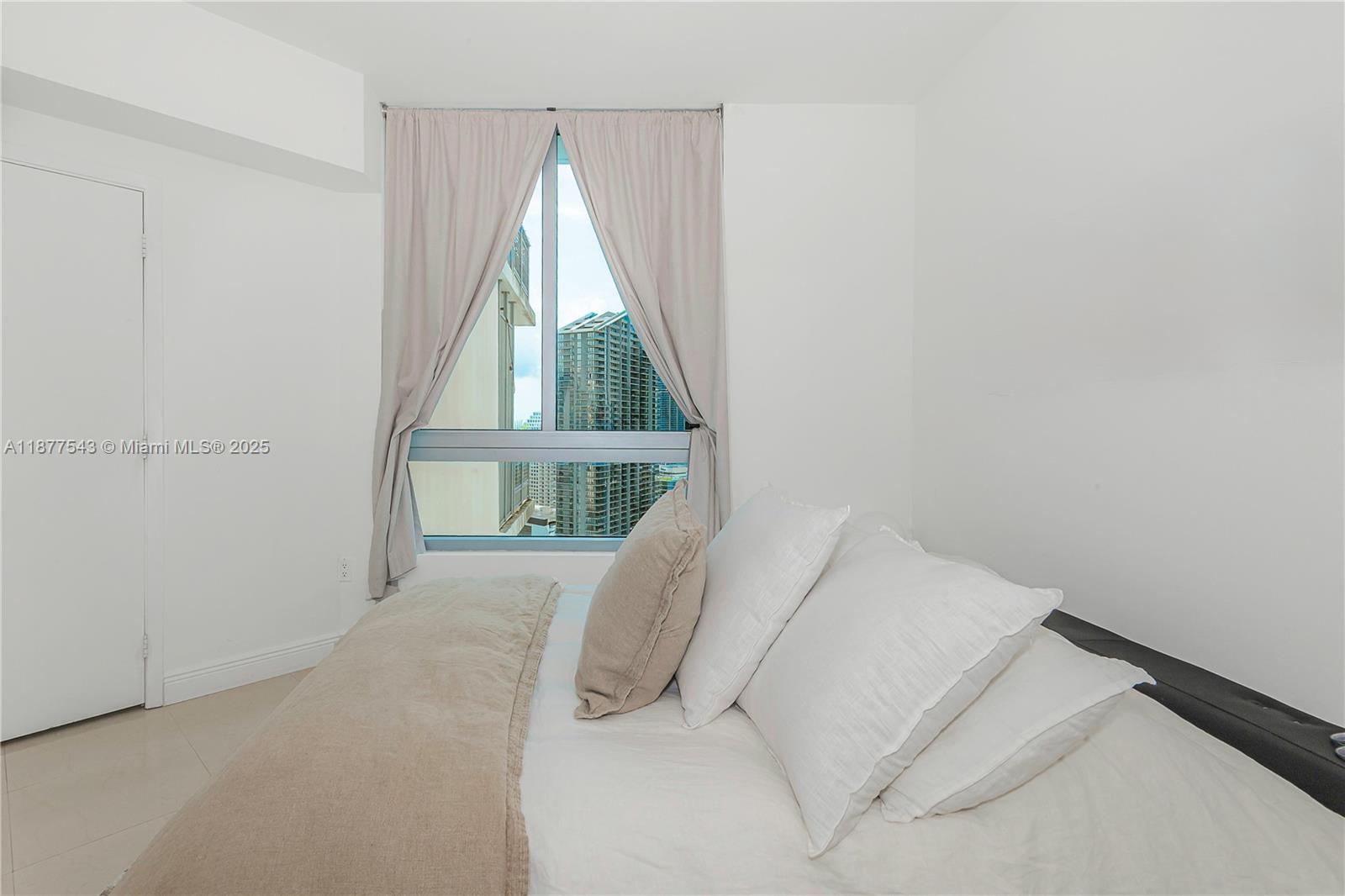 350 S Miami Ave #3508, Miami FL 33130