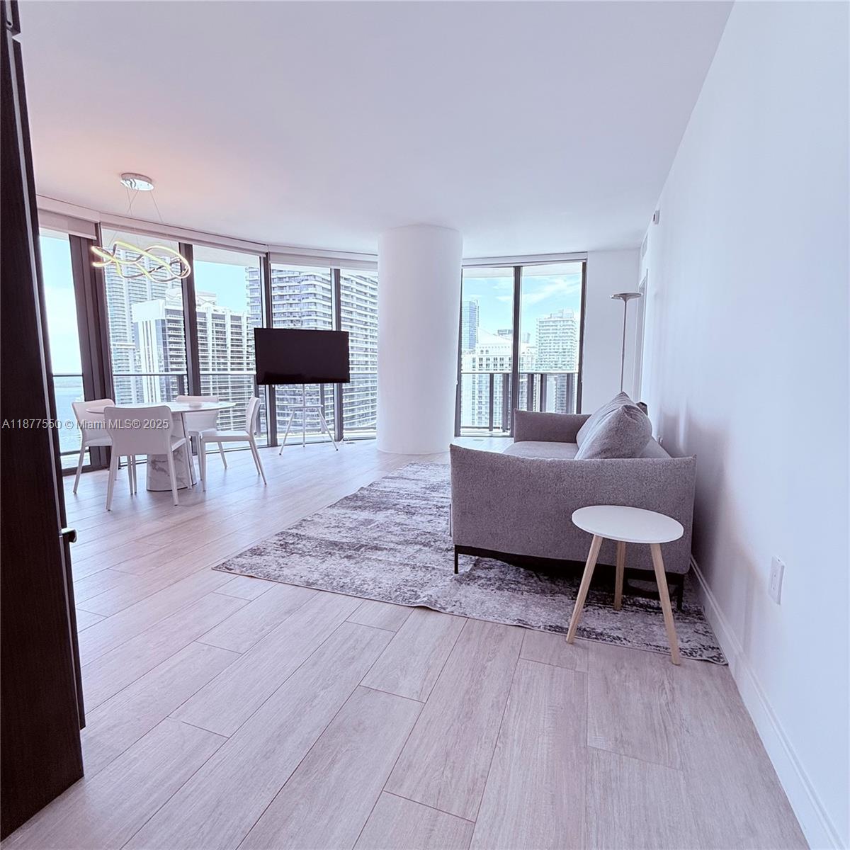 55 SW 9th St #3903, Miami FL 33130