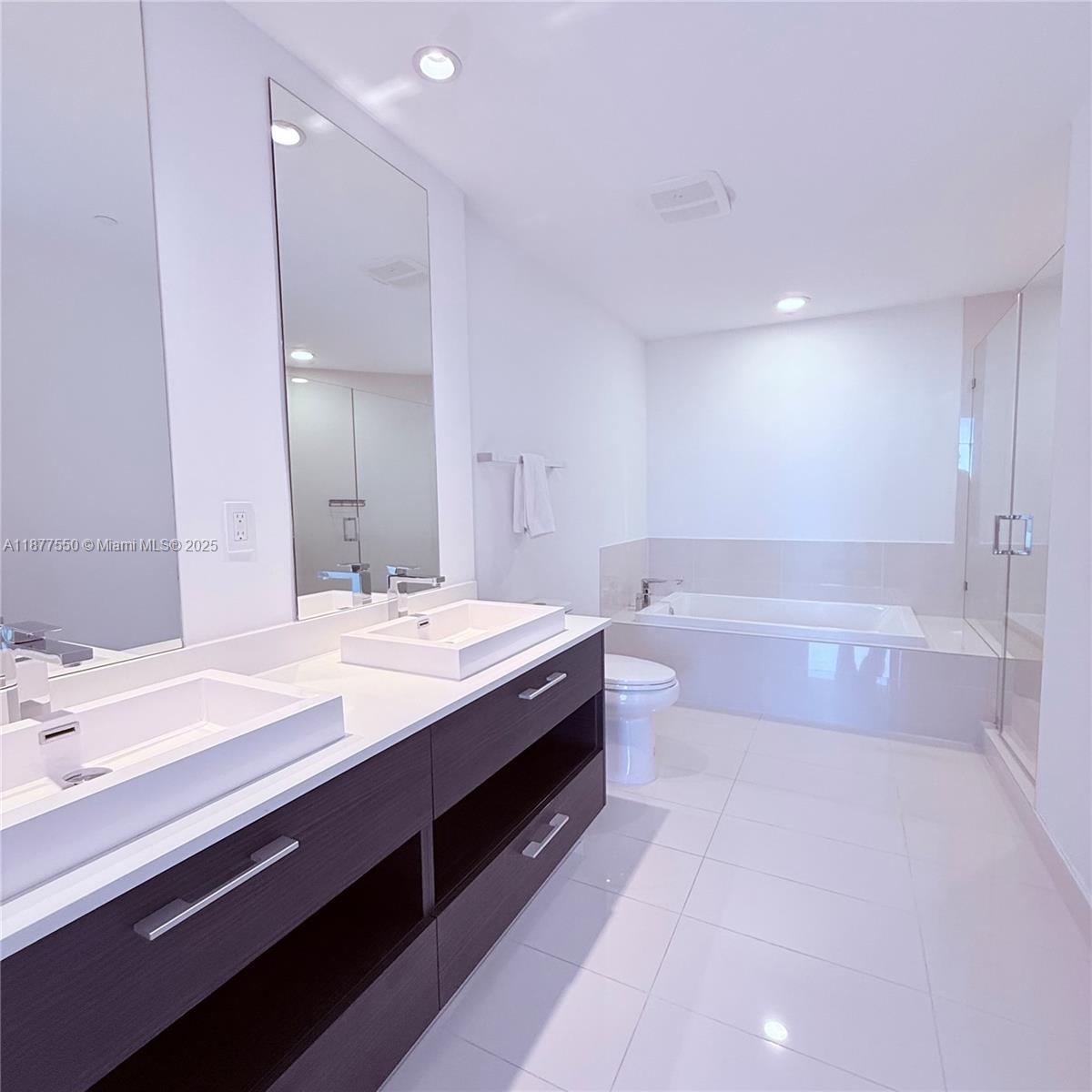 55 SW 9th St #3903, Miami FL 33130