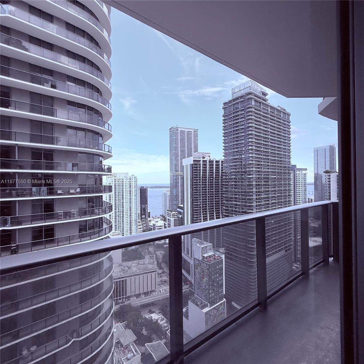 55 SW 9th St #3903, Miami FL 33130