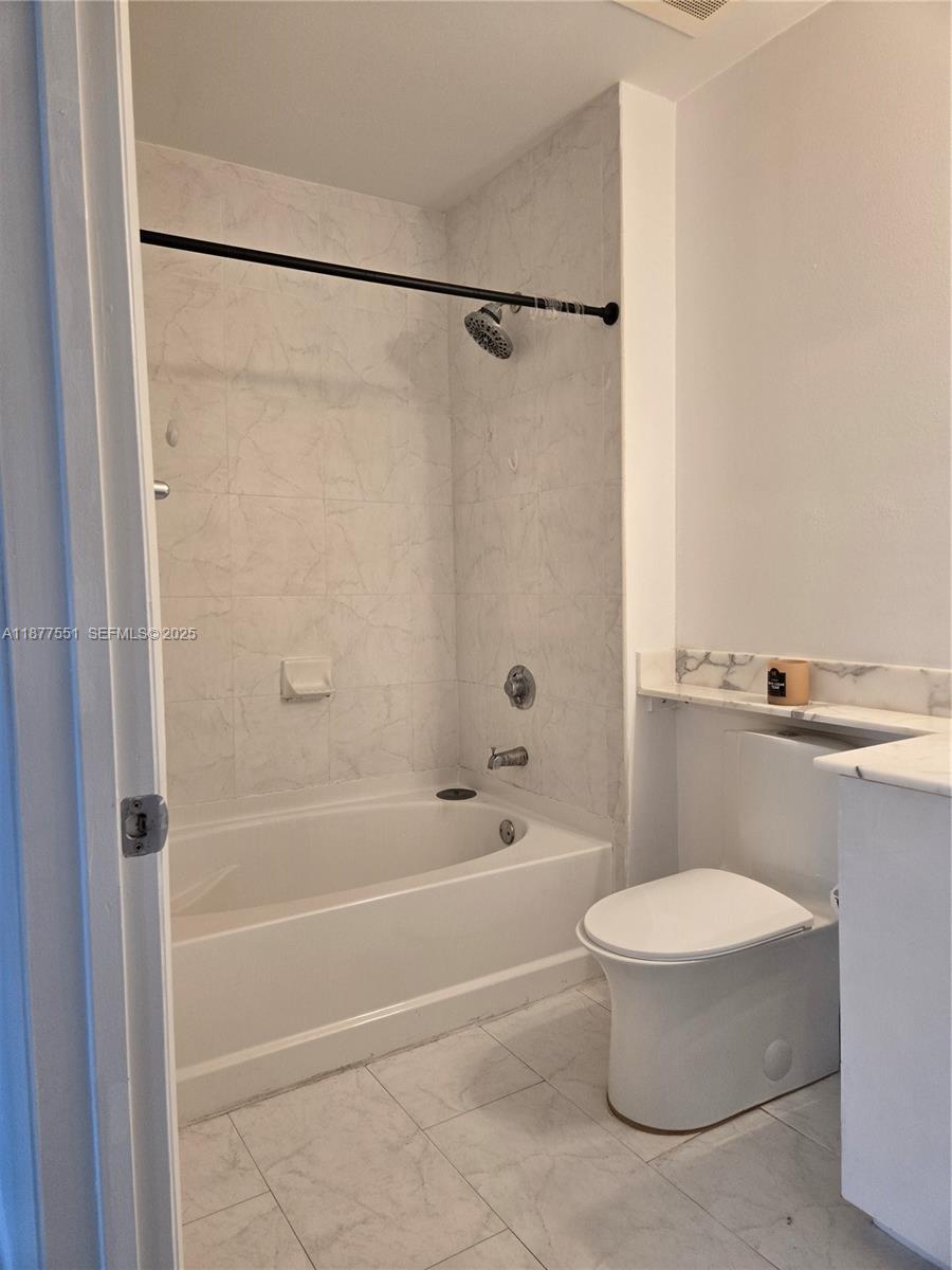 234 NE 3rd St #1104, Miami FL 33132