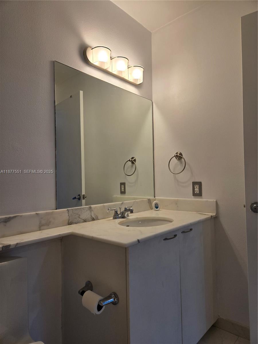 234 NE 3rd St #1104, Miami FL 33132