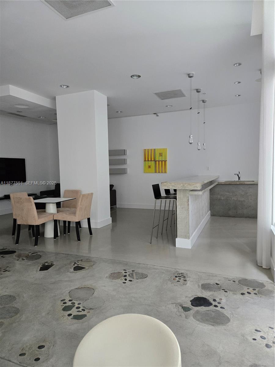 234 NE 3rd St #1104, Miami FL 33132
