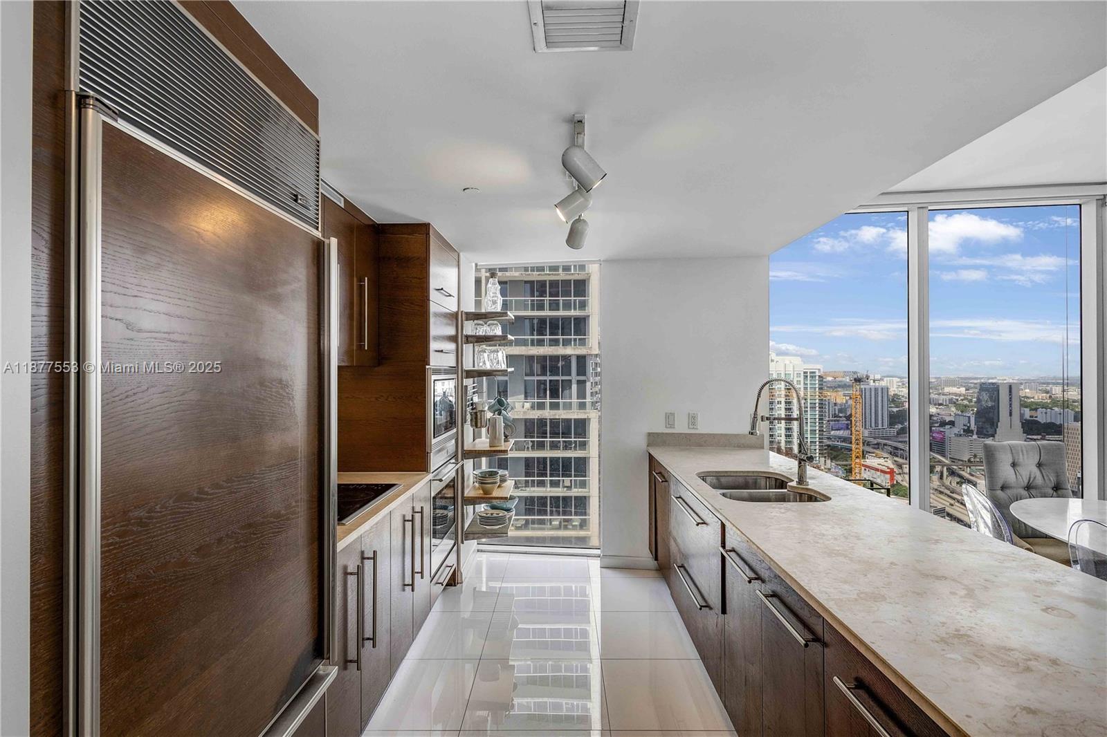 475 Brickell Ave #4015, Miami FL 33131