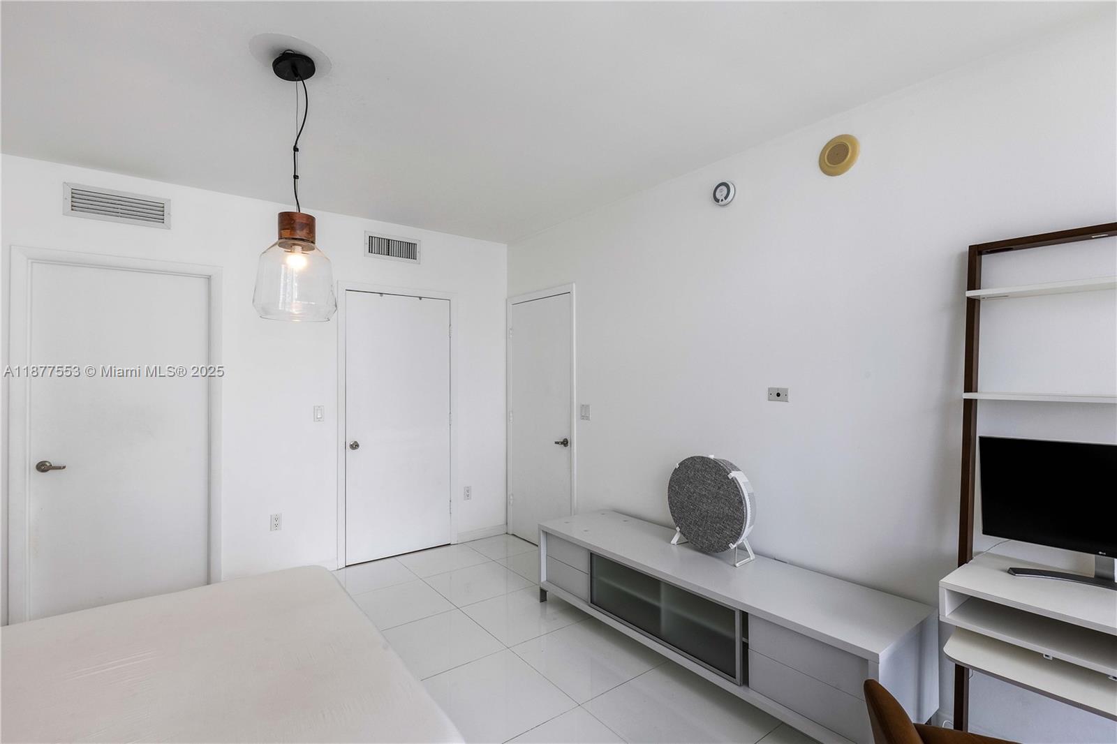 475 Brickell Ave #4015, Miami FL 33131