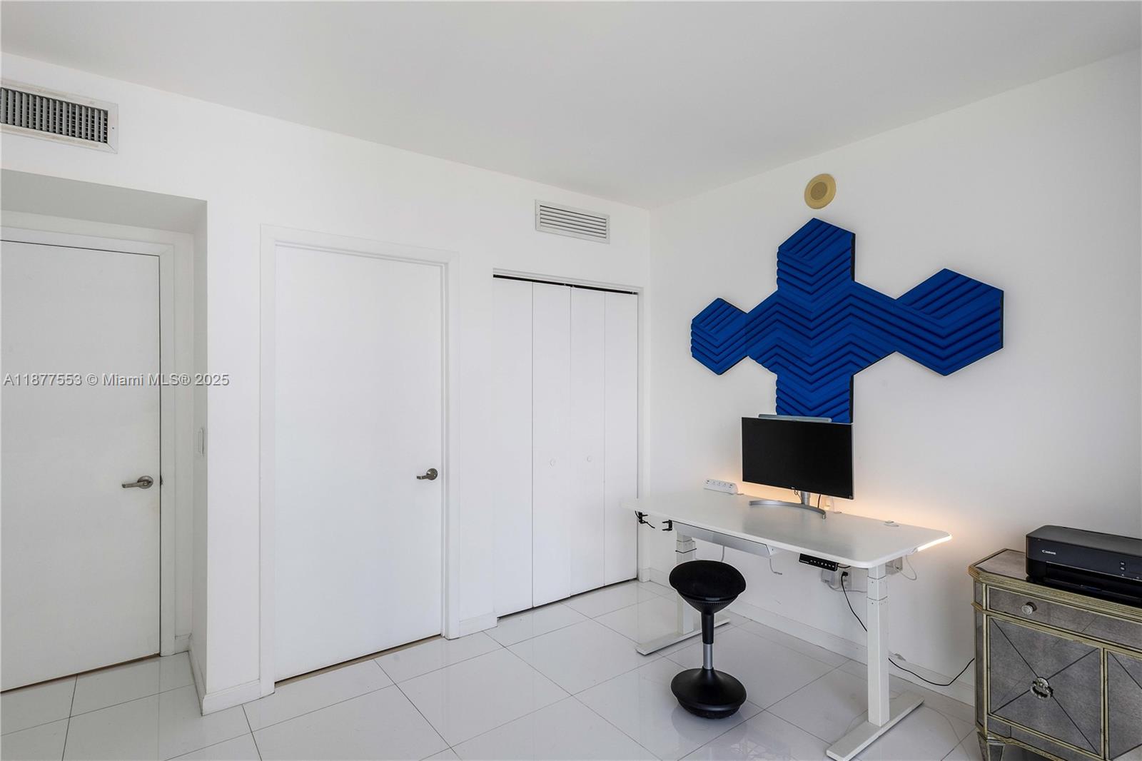 475 Brickell Ave #4015, Miami FL 33131