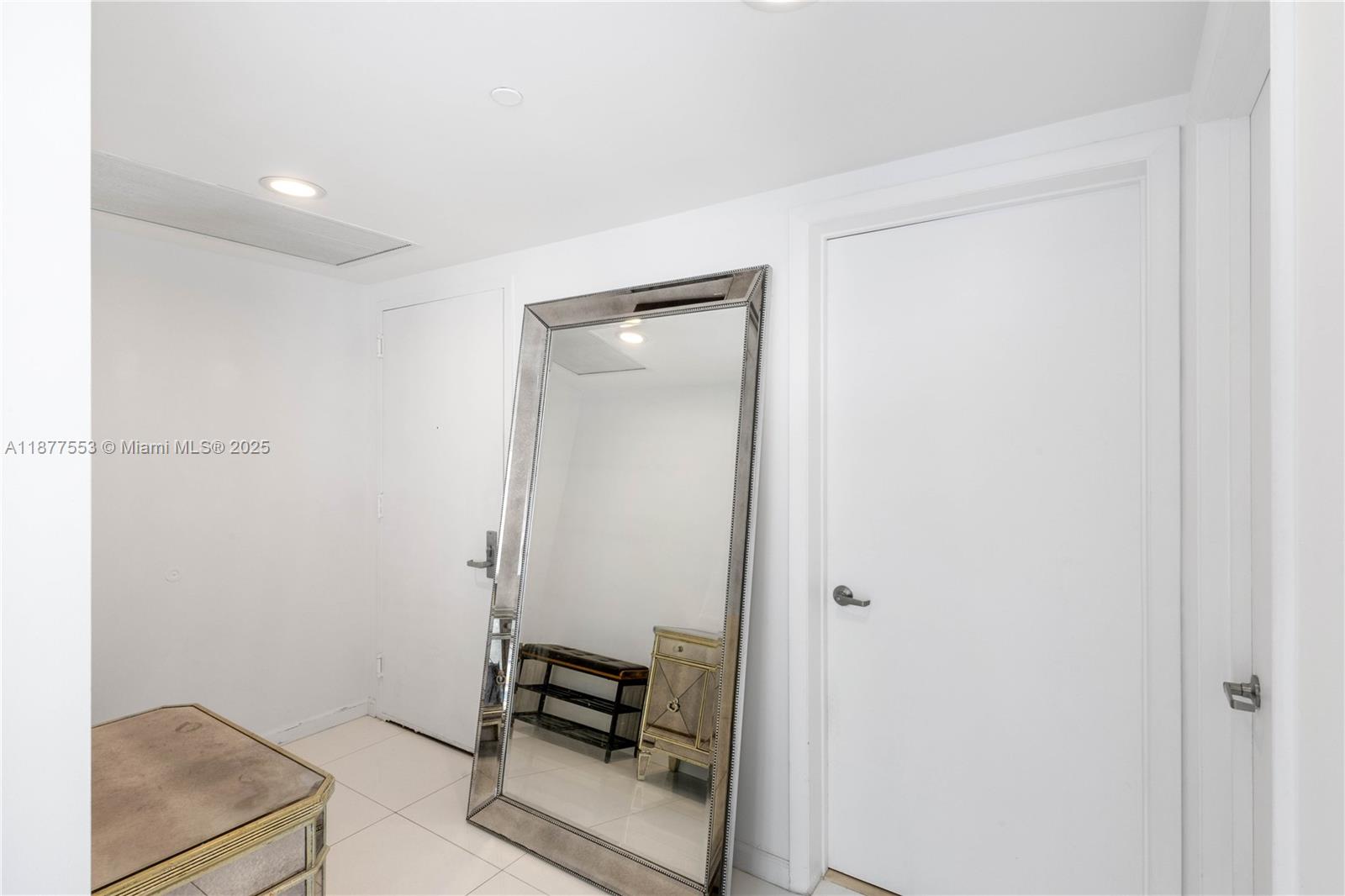 475 Brickell Ave #4015, Miami FL 33131
