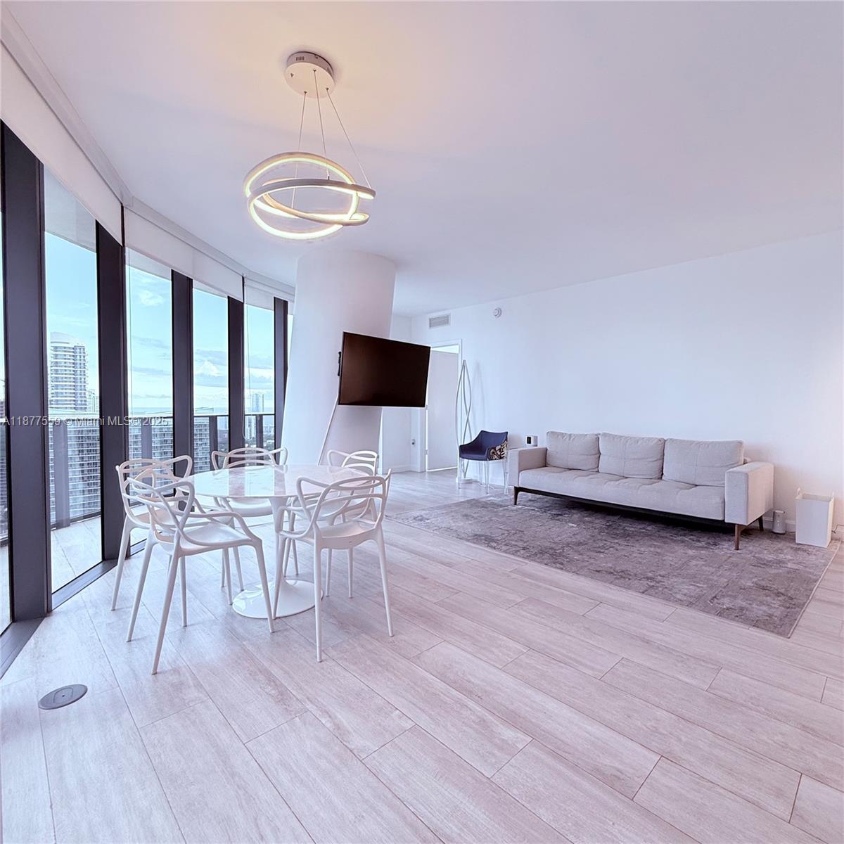55 SW 9th St #4003, Miami FL 33130