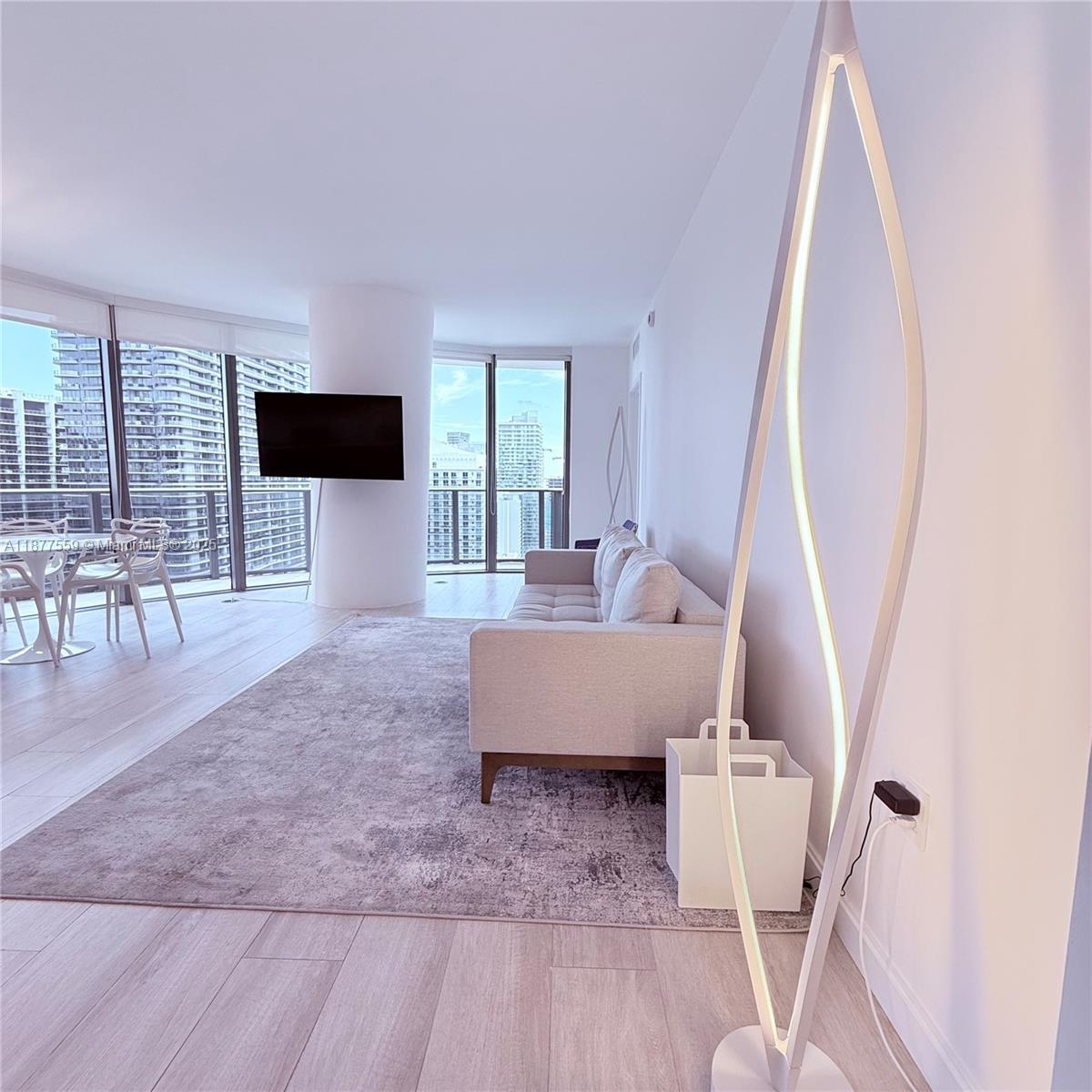 55 SW 9th St #4003, Miami FL 33130