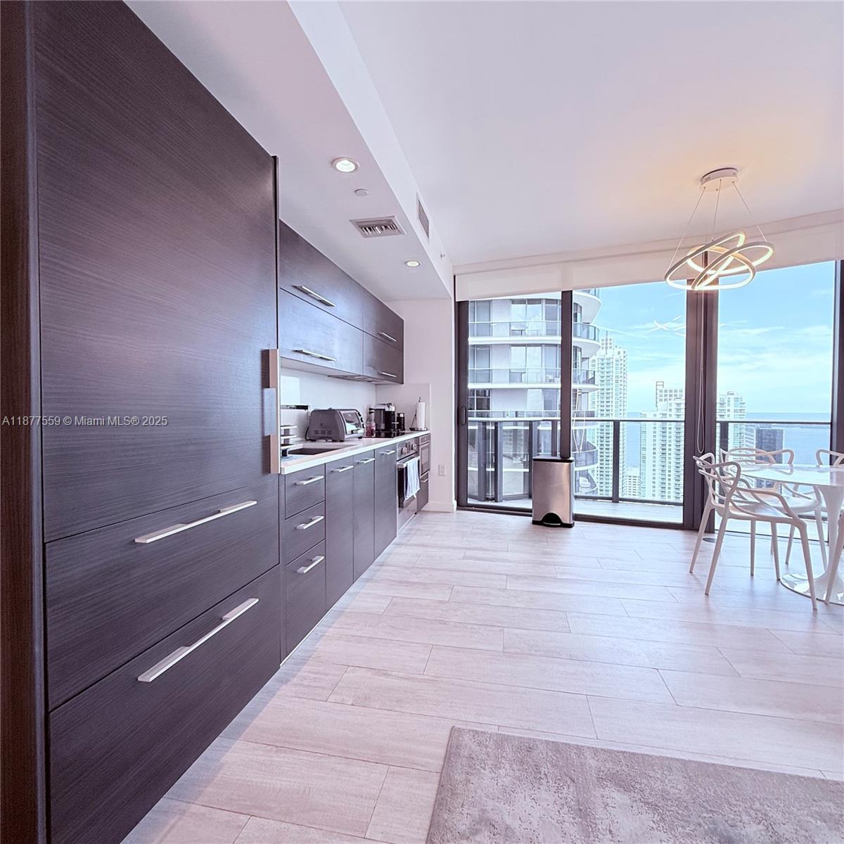 55 SW 9th St #4003, Miami FL 33130