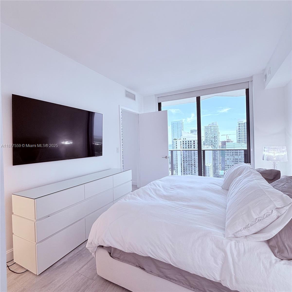 55 SW 9th St #4003, Miami FL 33130