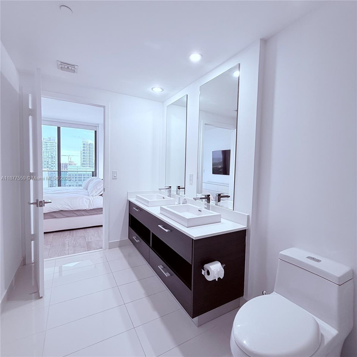 55 SW 9th St #4003, Miami FL 33130