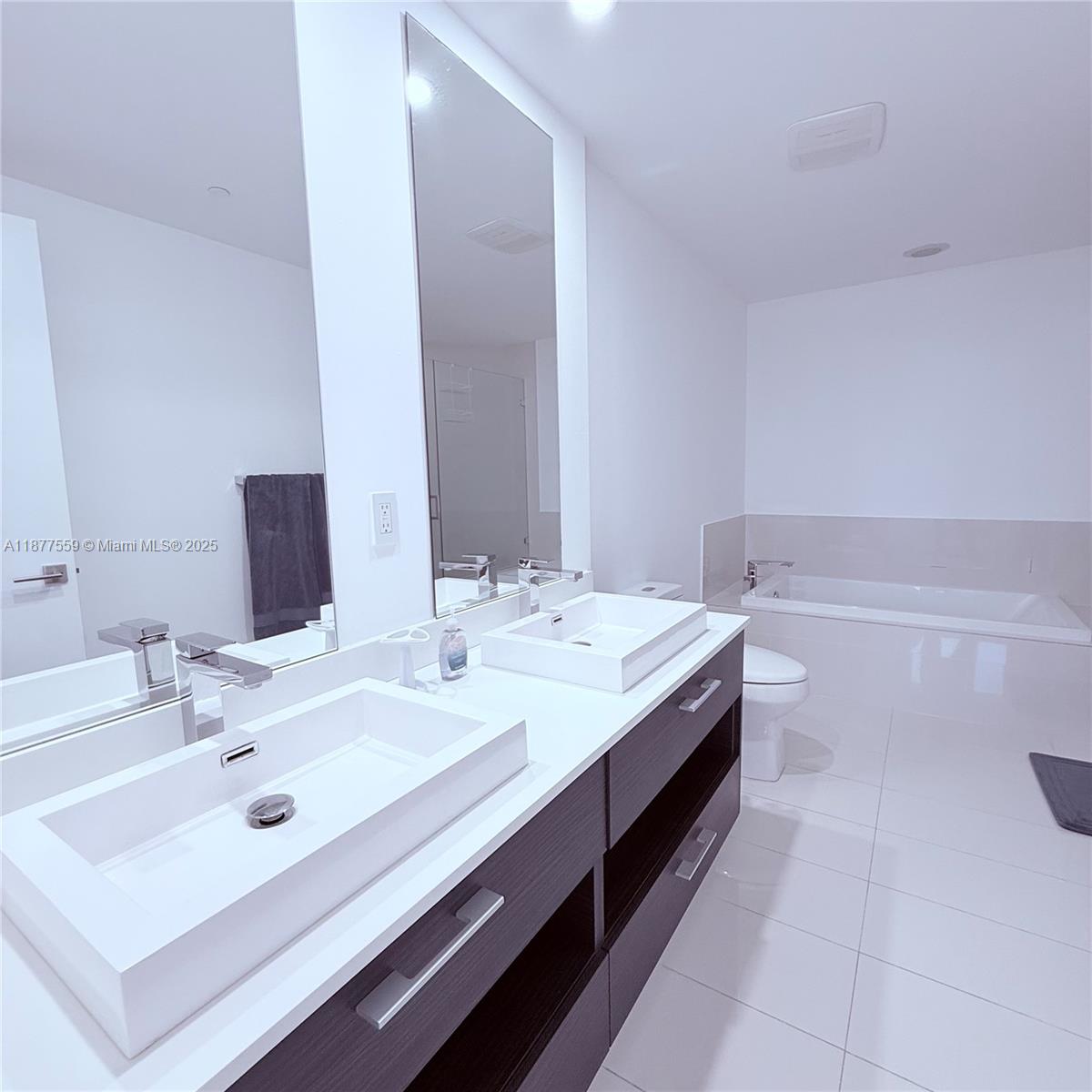 55 SW 9th St #4003, Miami FL 33130