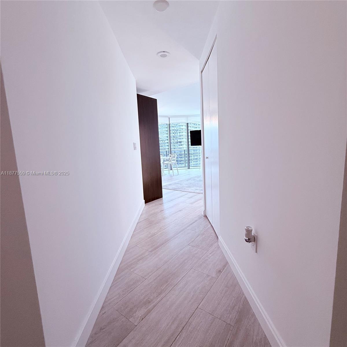 55 SW 9th St #4003, Miami FL 33130