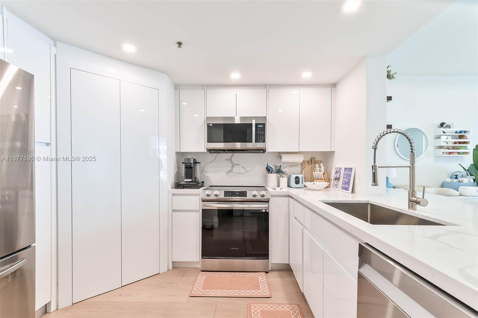 701 Brickell Key Blvd #808, Miami FL 33131