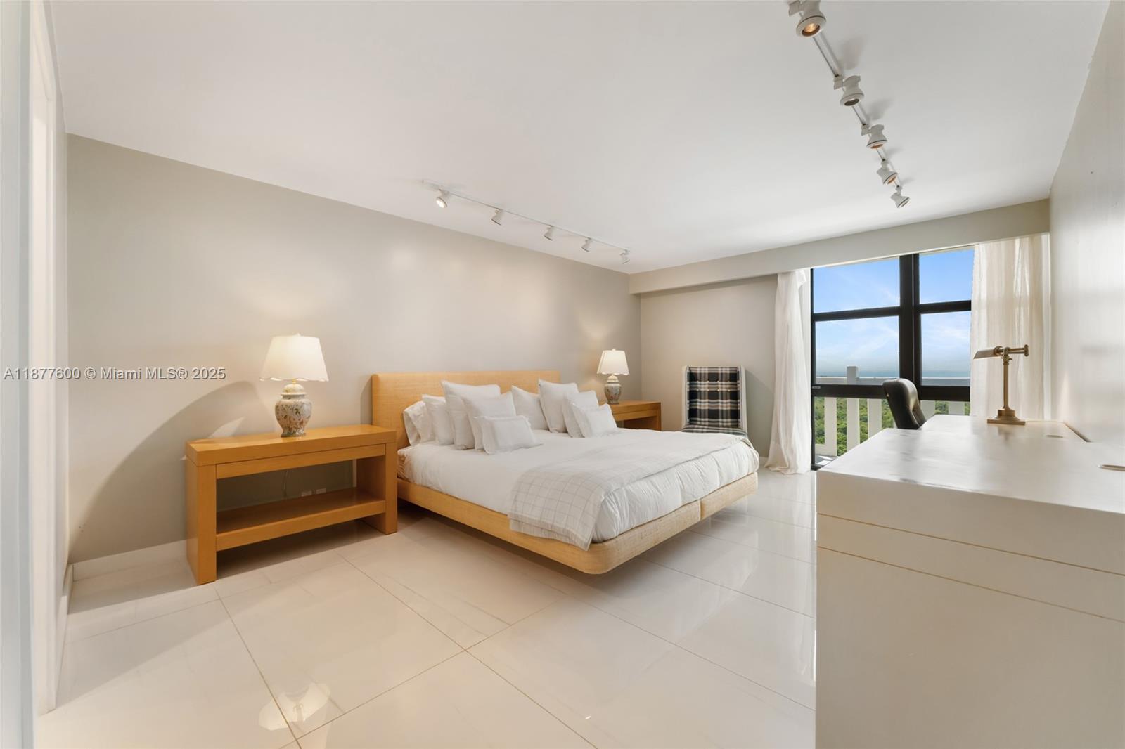 1121 Crandon Blvd #E1206, Key Biscayne FL 33149