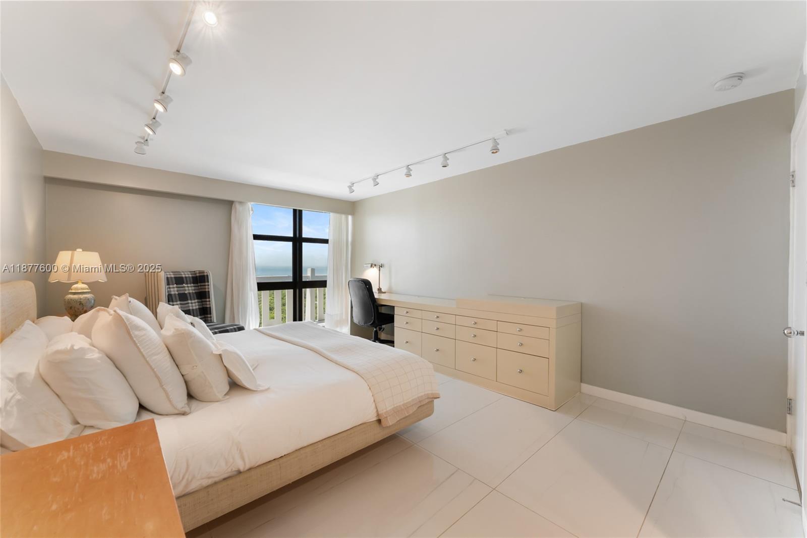 1121 Crandon Blvd #E1206, Key Biscayne FL 33149