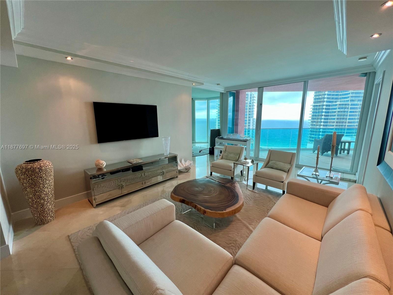 300 S Pointe Dr #2806, Miami Beach FL 33139