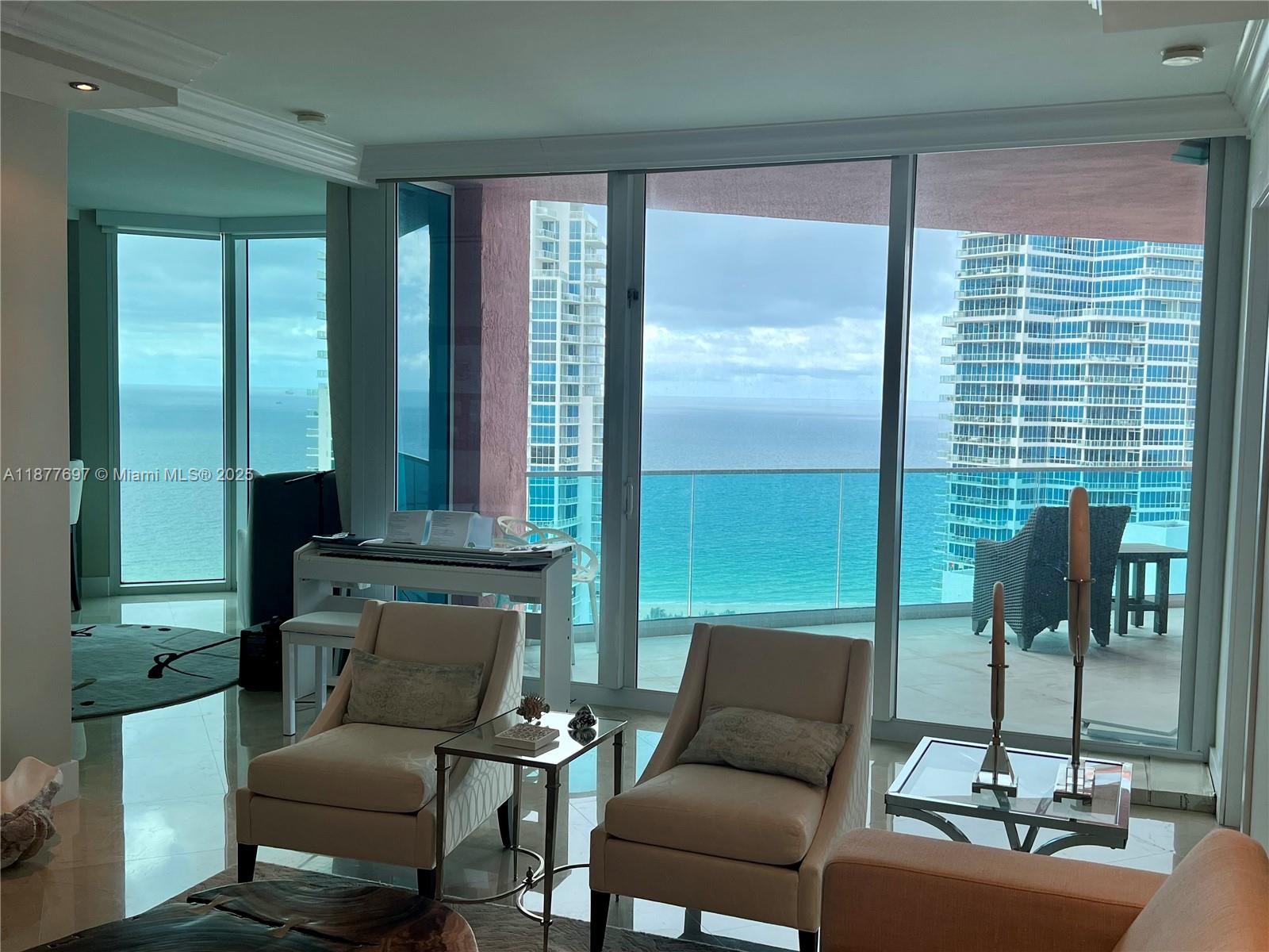 300 S Pointe Dr #2806, Miami Beach FL 33139
